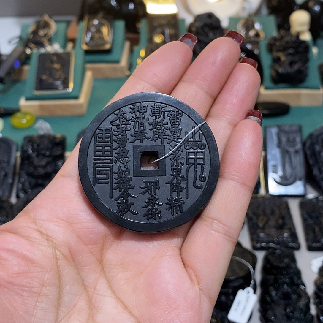 蛇纹石玉颈饰未镶嵌家****只