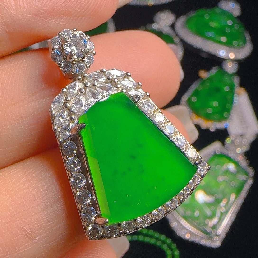 翡翠吊坠(赠链)银S925镶嵌