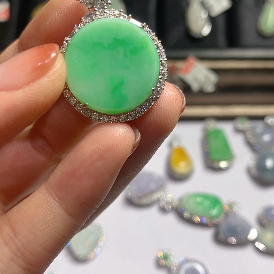 翡翠颈饰银S925镶嵌天然翡翠