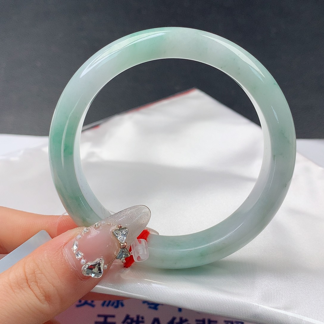 翡翠手镯未镶嵌42正57