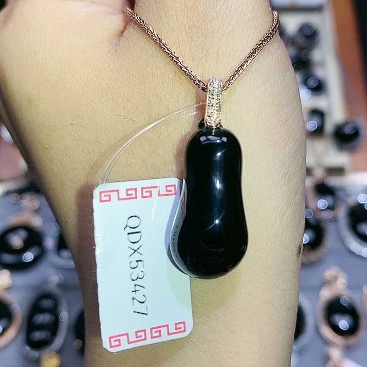 颈饰18K金镶嵌翡翠福瓜