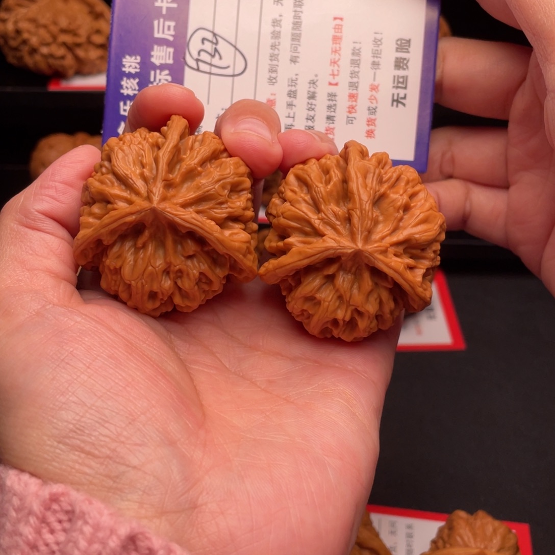 刁***民把件文玩核桃帝王三棱46克重52