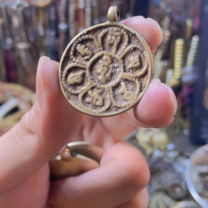 福利六字真言九宫八卦牌子，