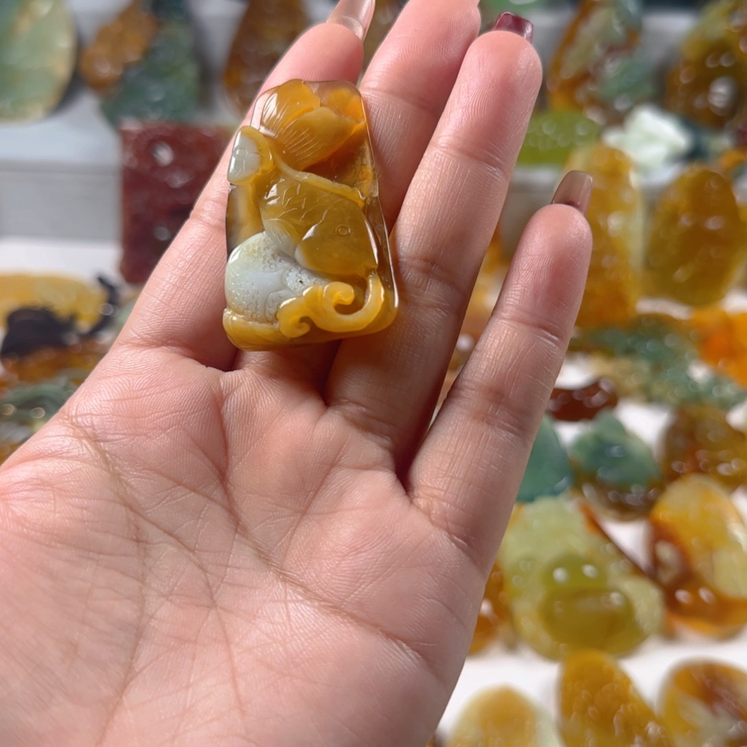 蛇纹石玉颈饰未镶嵌