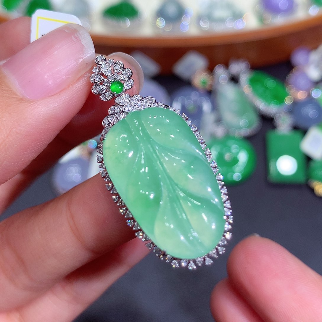 翡翠吊坠(不含链)18K金镶嵌