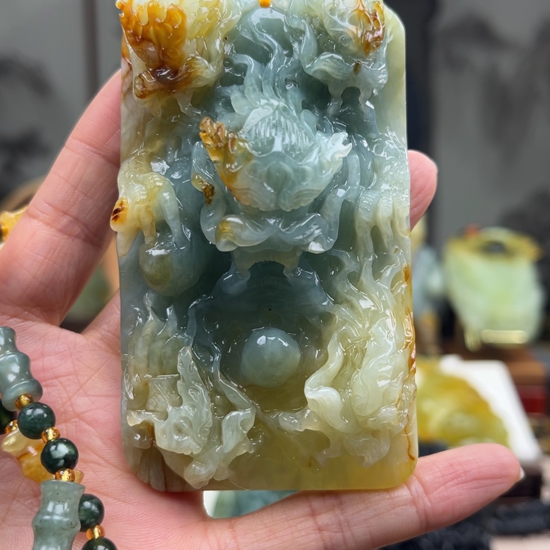 岫玉未镶嵌颈饰挂件