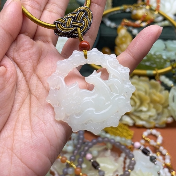 蛇纹石玉吊坠合金