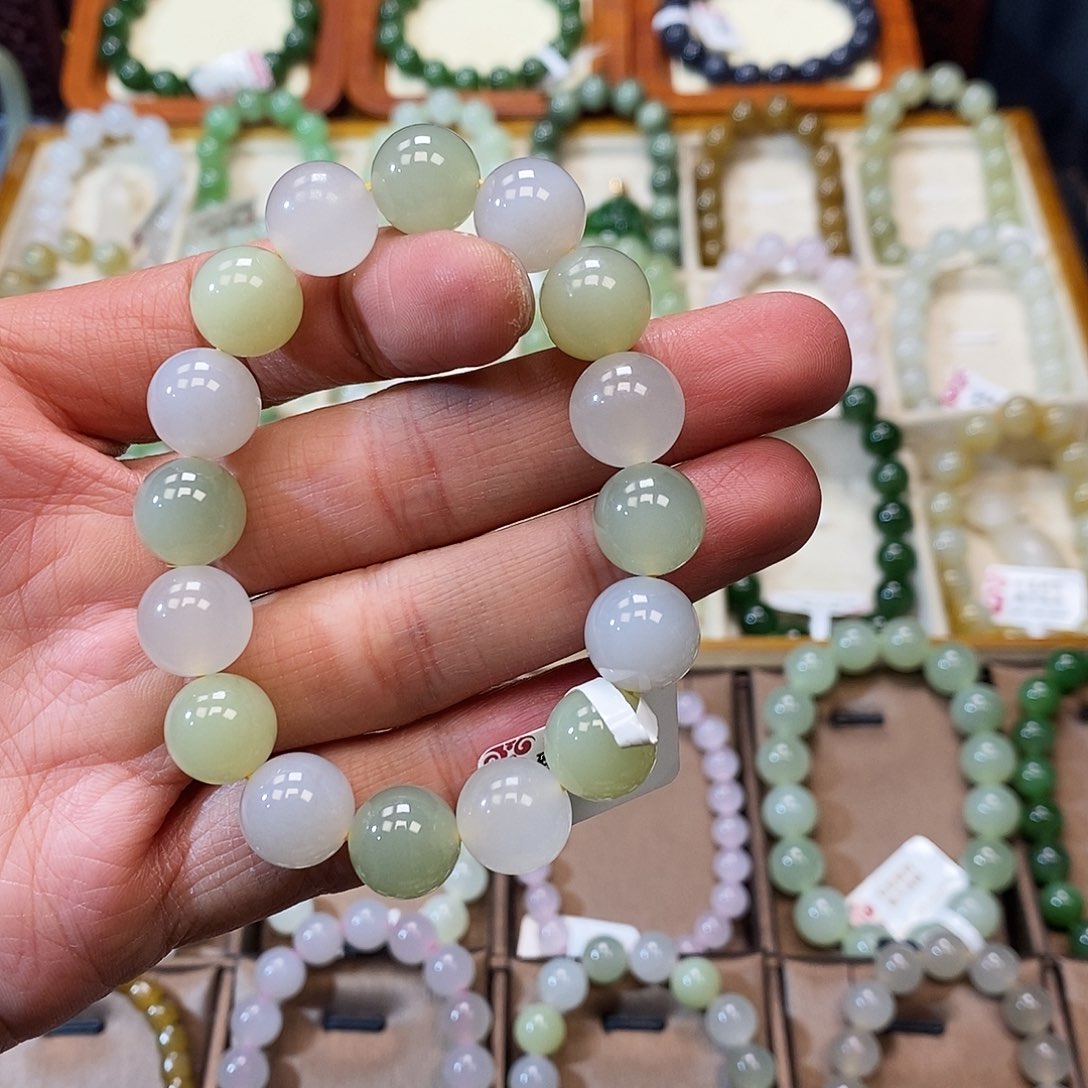 和田玉未镶嵌多宝12