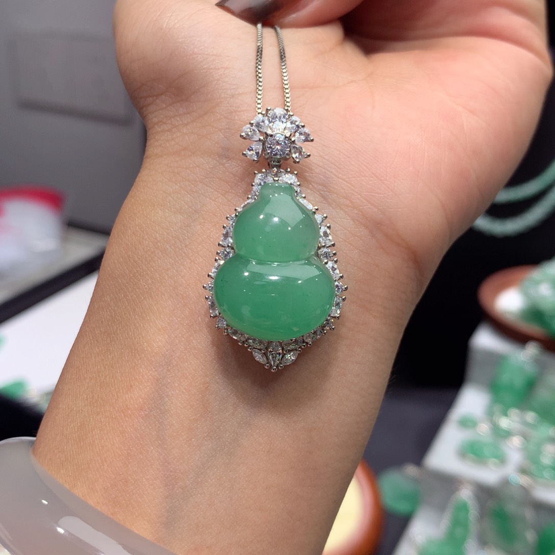 石英质玉（非洲翠）银S925镶嵌颈饰