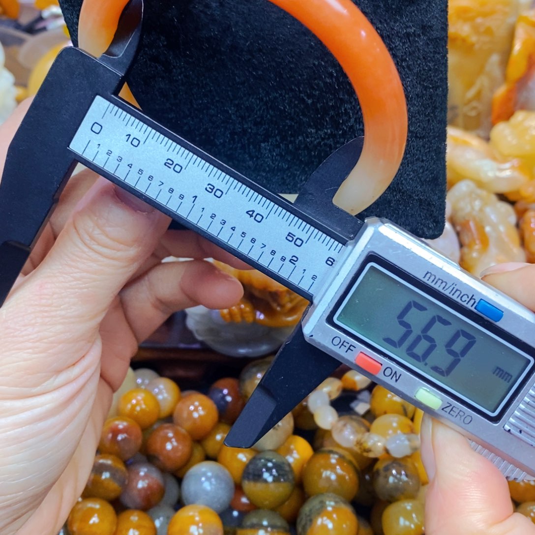 未镶嵌石英质玉（黄龙玉）吊坠(不含链)