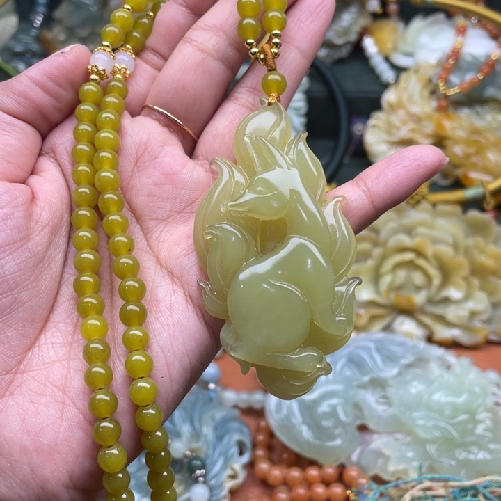 蛇纹石玉吊坠合金