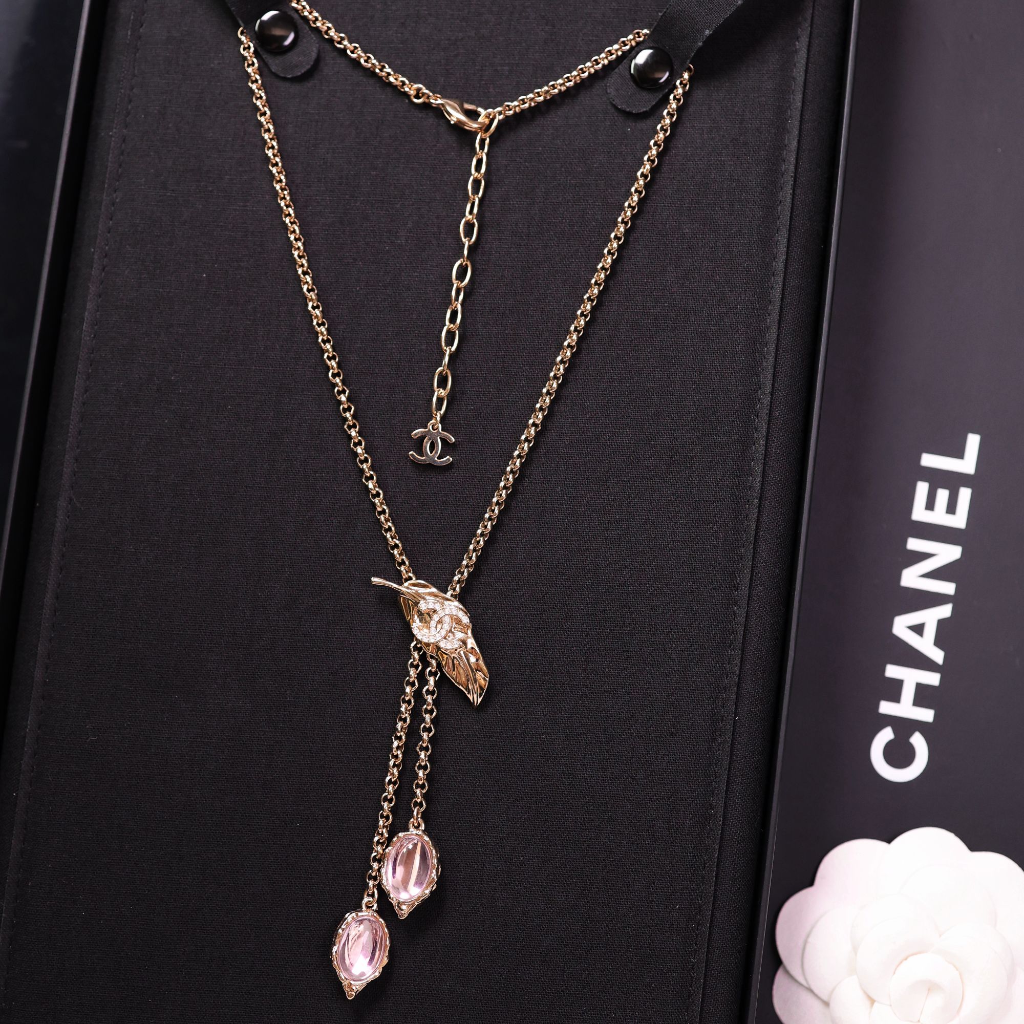 未使用 Chanel/香奈儿 25新款金叶满钻双c吊坠项链毛衣链 06454