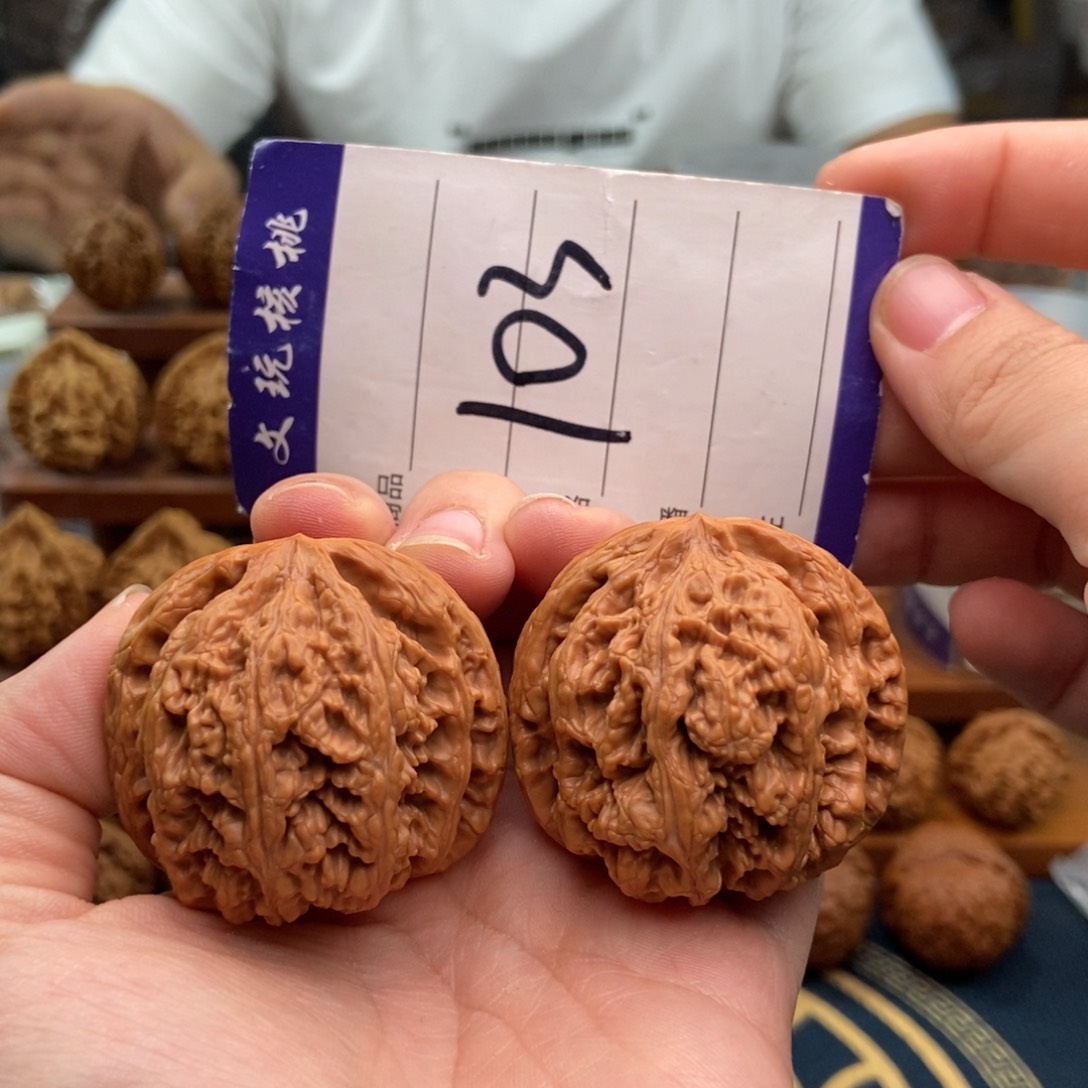 文玩核桃吊坠42粗筋