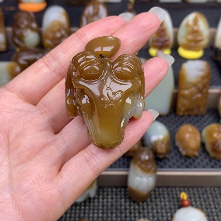 *****和田玉未镶嵌颈饰