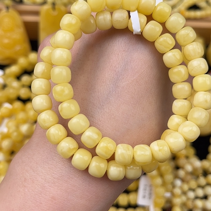 琥珀未镶嵌颈饰琥珀，多样性发其一