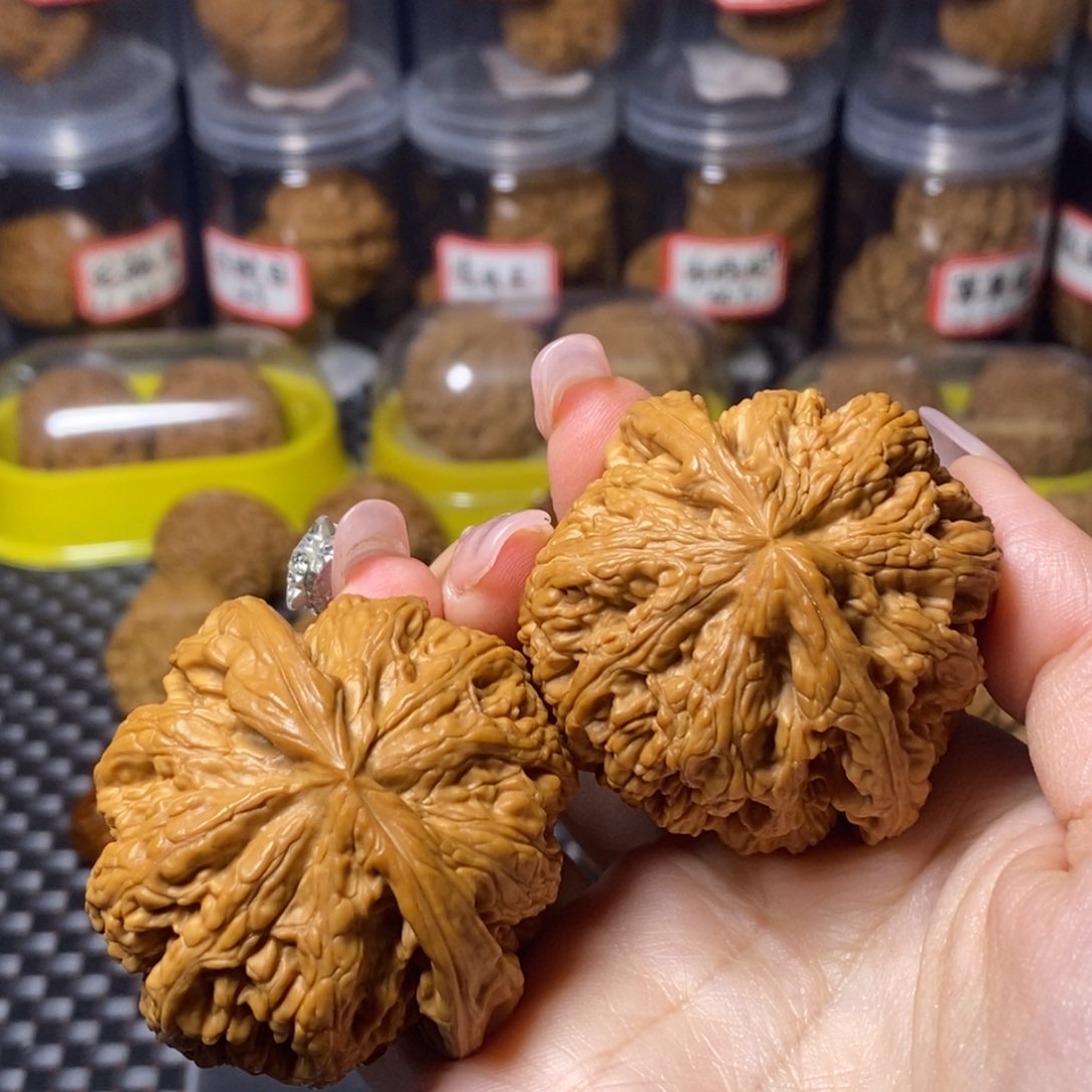 文玩核桃吊坠大粗筋50