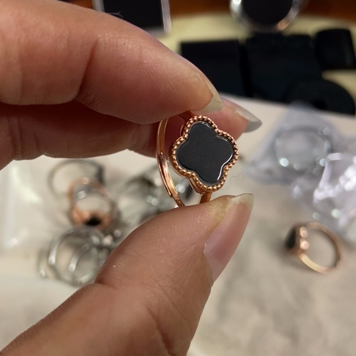 翡翠戒指未镶嵌墨翠