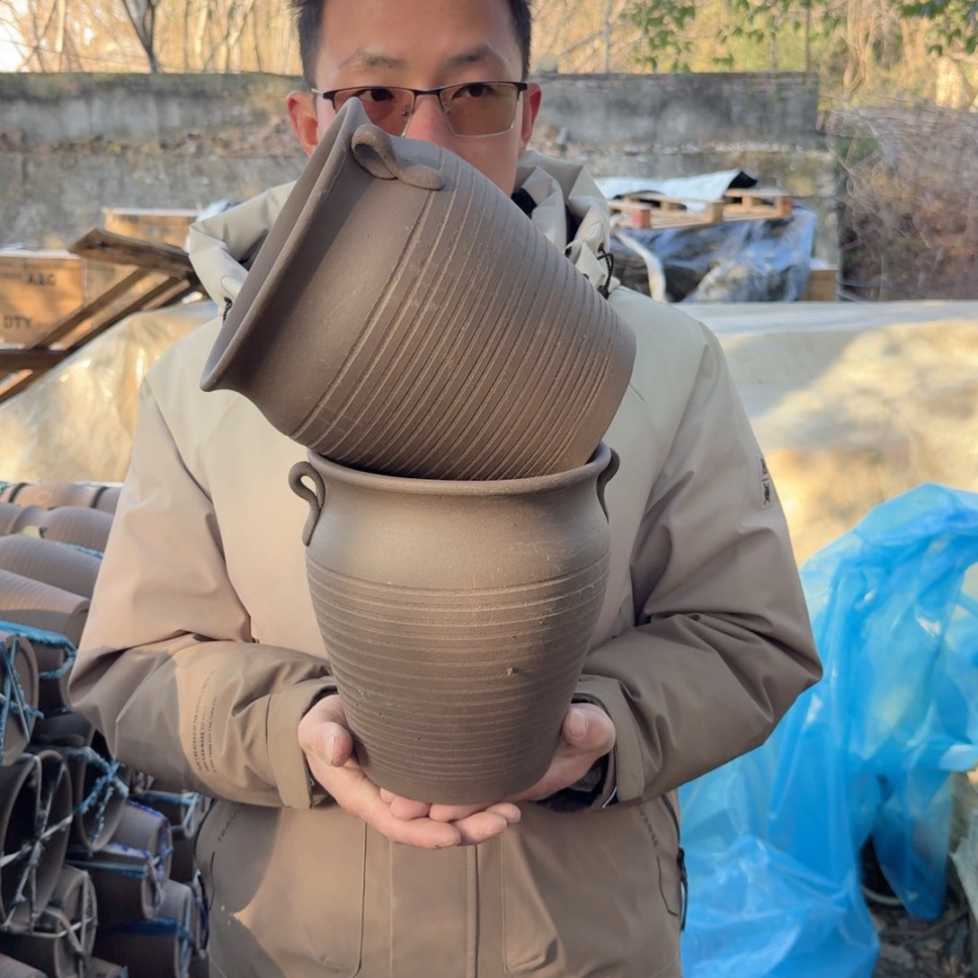 紫砂花盆口18高21（黑色套耳朵两个