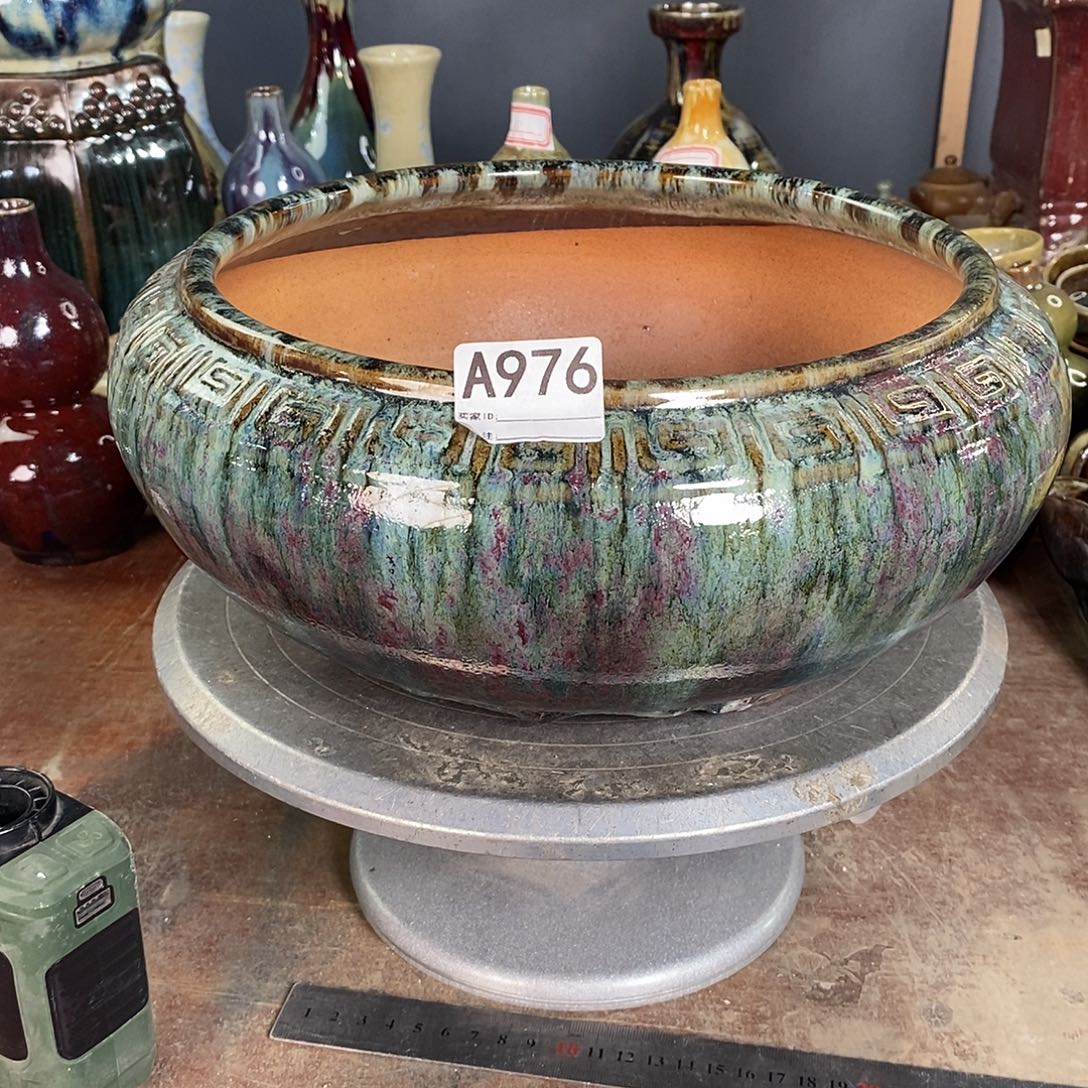 磊***山紫砂彩名窑龙窑柴烧盆976。 瑕疵