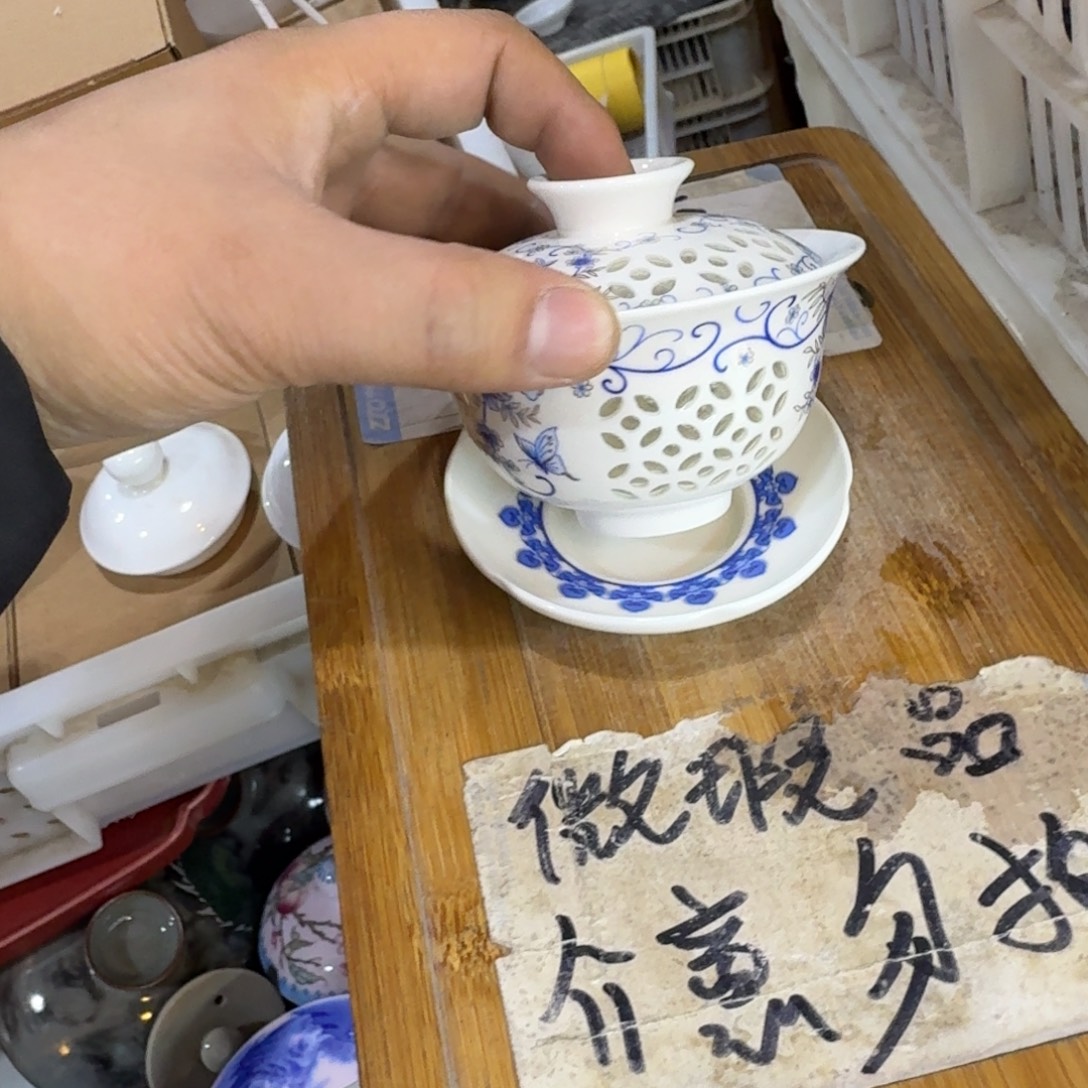 微瑕疵介意勿拍陶瓷器皿H168