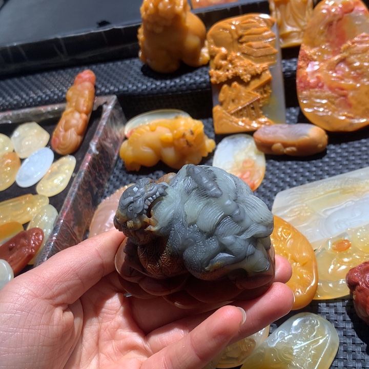 石英质玉（黄龙玉）未镶嵌颈饰