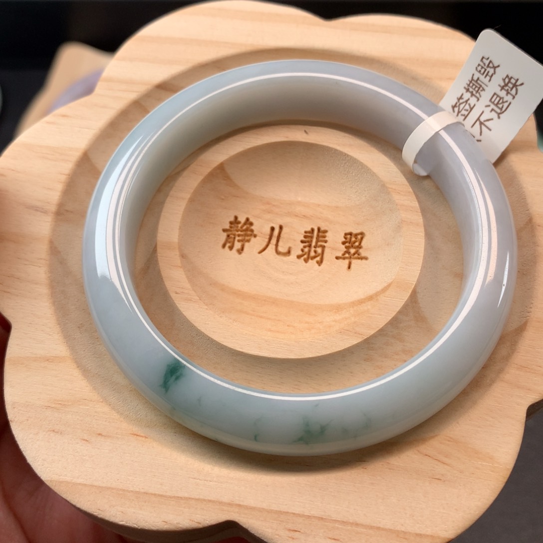 翡翠手镯未镶嵌55圈口