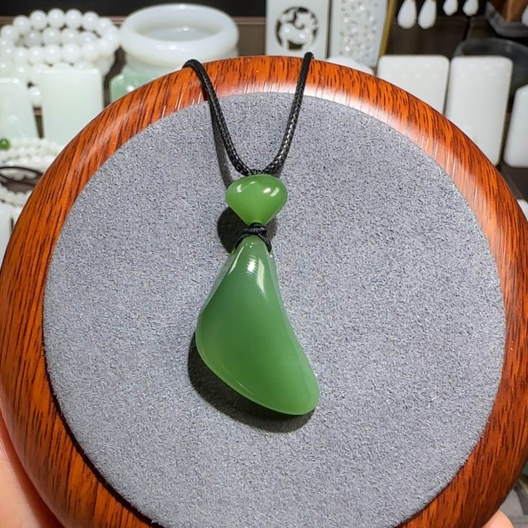 和田玉（碧玉）颈饰未镶嵌