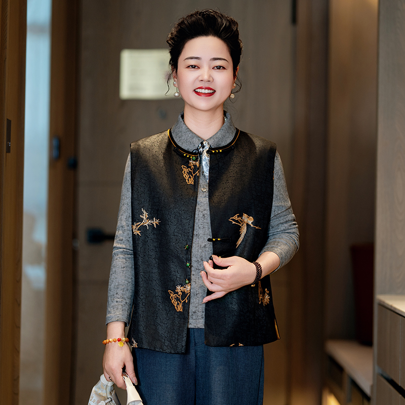 新中式马甲妈妈秋装上衣马夹2025新款中老年人女装春秋季中年国风
