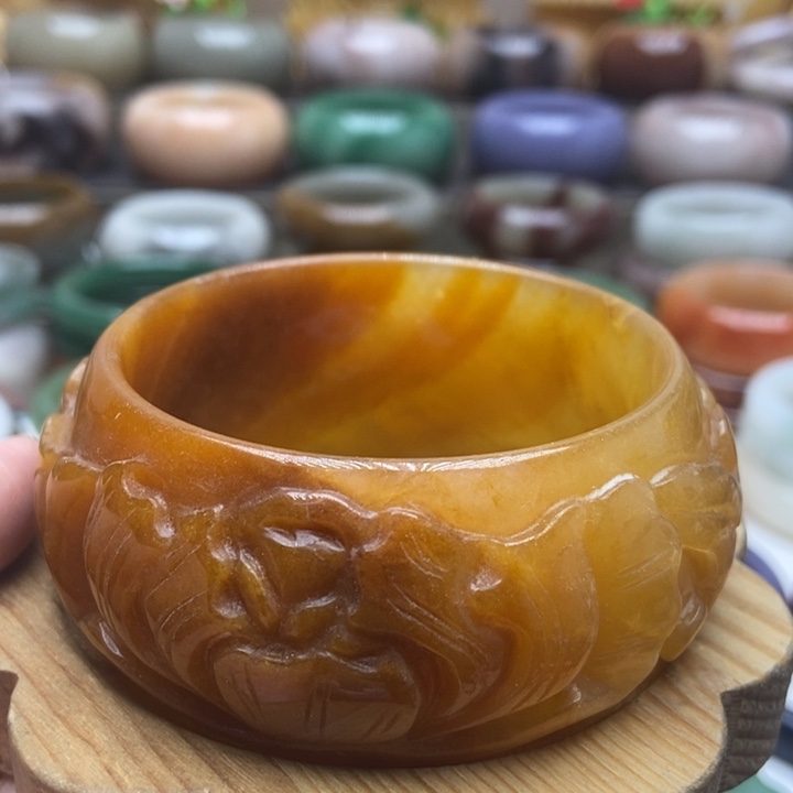 未镶嵌手镯石英质玉