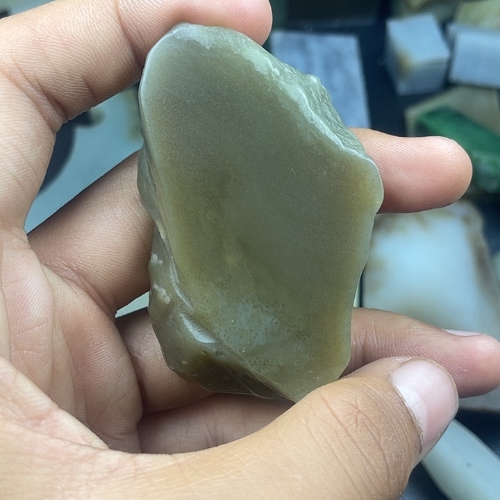 颈饰未镶嵌和田玉（糖玉）