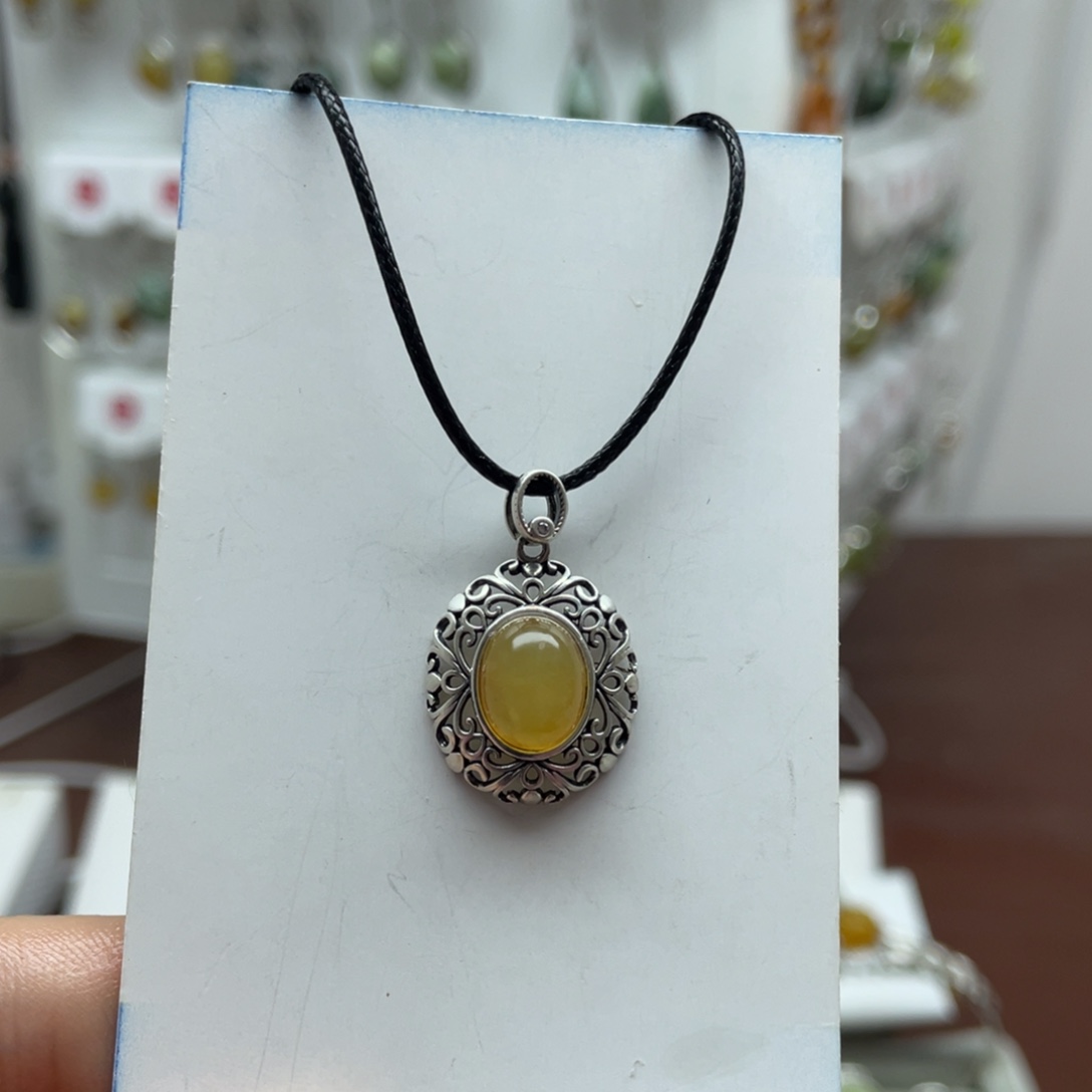 蛇纹石玉未镶嵌吊坠