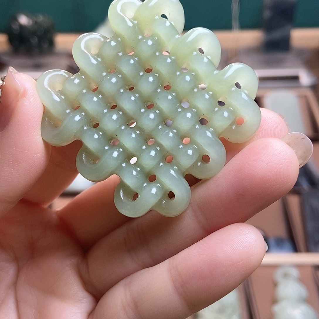 和田玉（糖玉）颈饰未镶嵌