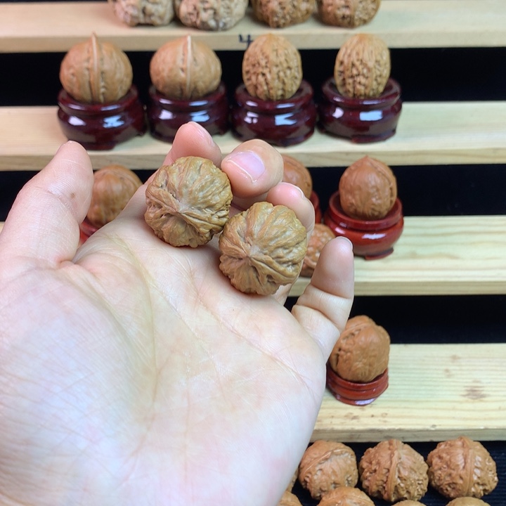 吊坠文玩核桃鹰眼石