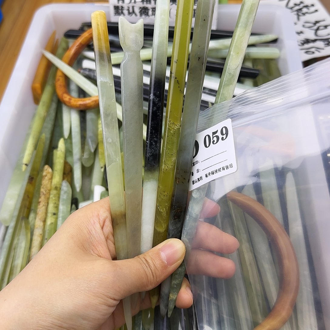 蛇纹石玉发饰合金木****姐