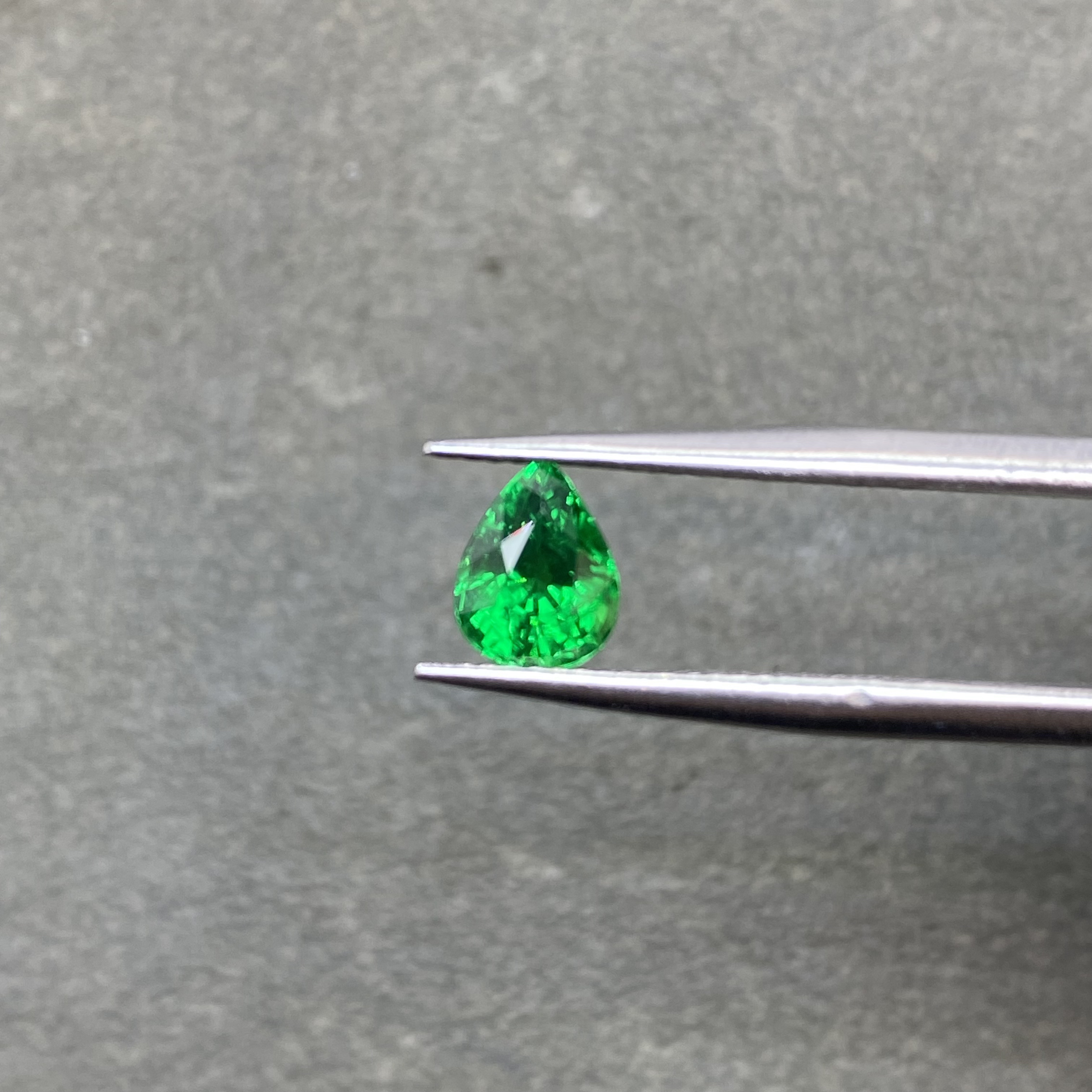 Vb卡扎尼沙弗莱石榴石1.08ct颜色明亮火彩璀璨吉尔德证