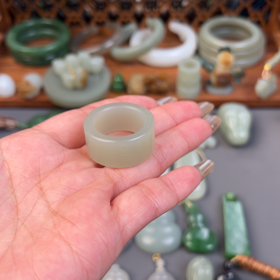 和田玉（糖玉）未镶嵌颈饰