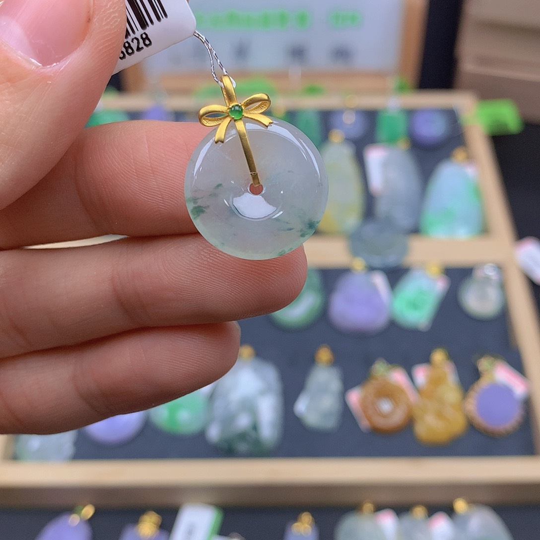 翡翠颈饰18K金镶嵌翡翠