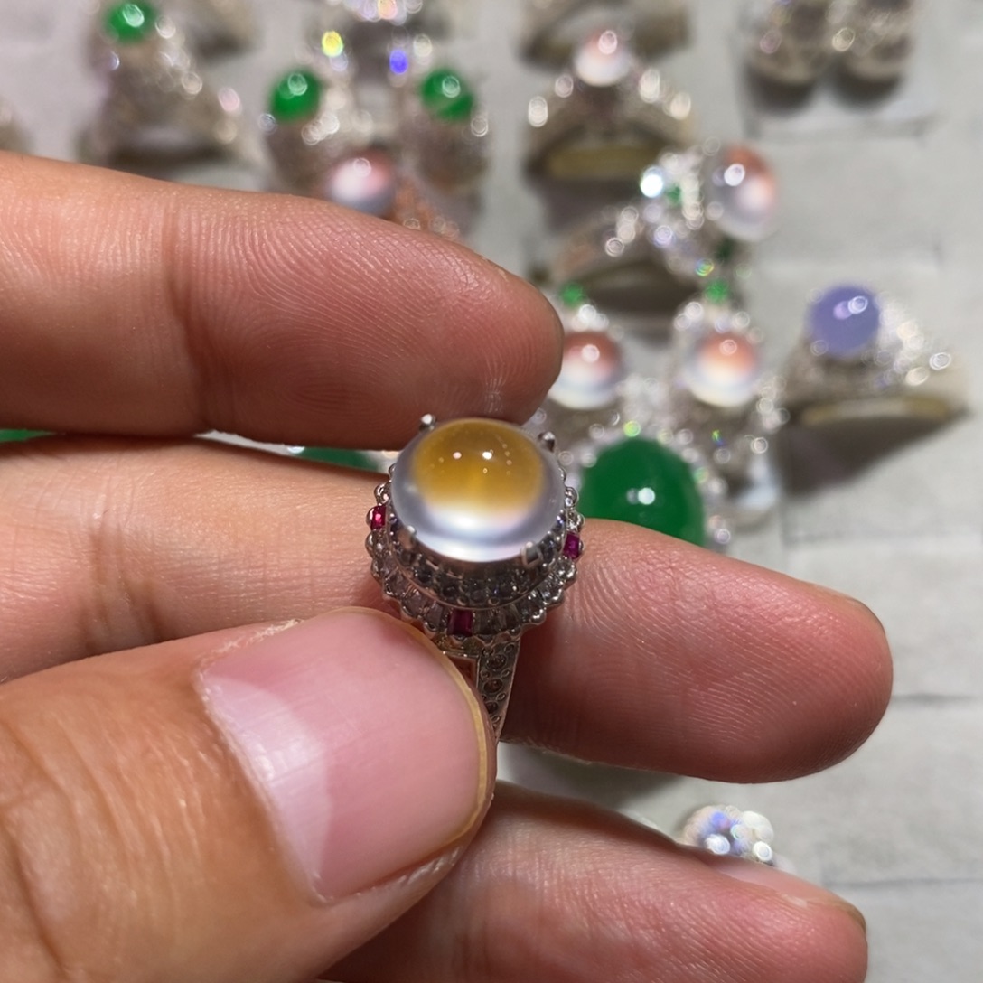 定制翡翠未镶嵌玻璃种茅台白9.75mm