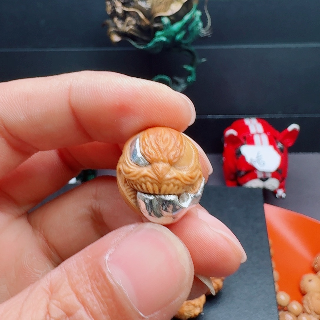 ****见吊坠猴头核桃银帽毒液