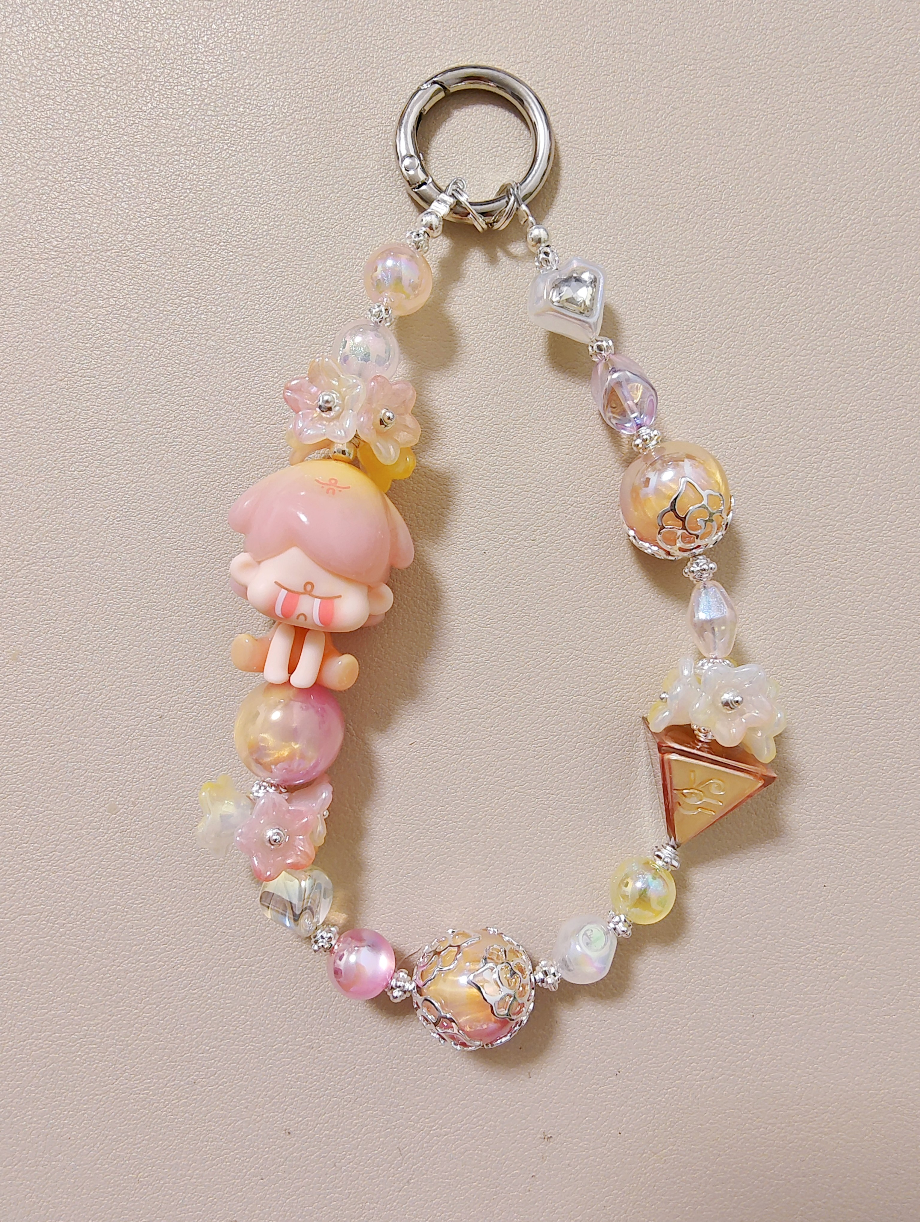 气宝阿玛莉莉丝萌粒手机链包挂挂件奶油ins可爱闪闪俏皮粉嫩编花