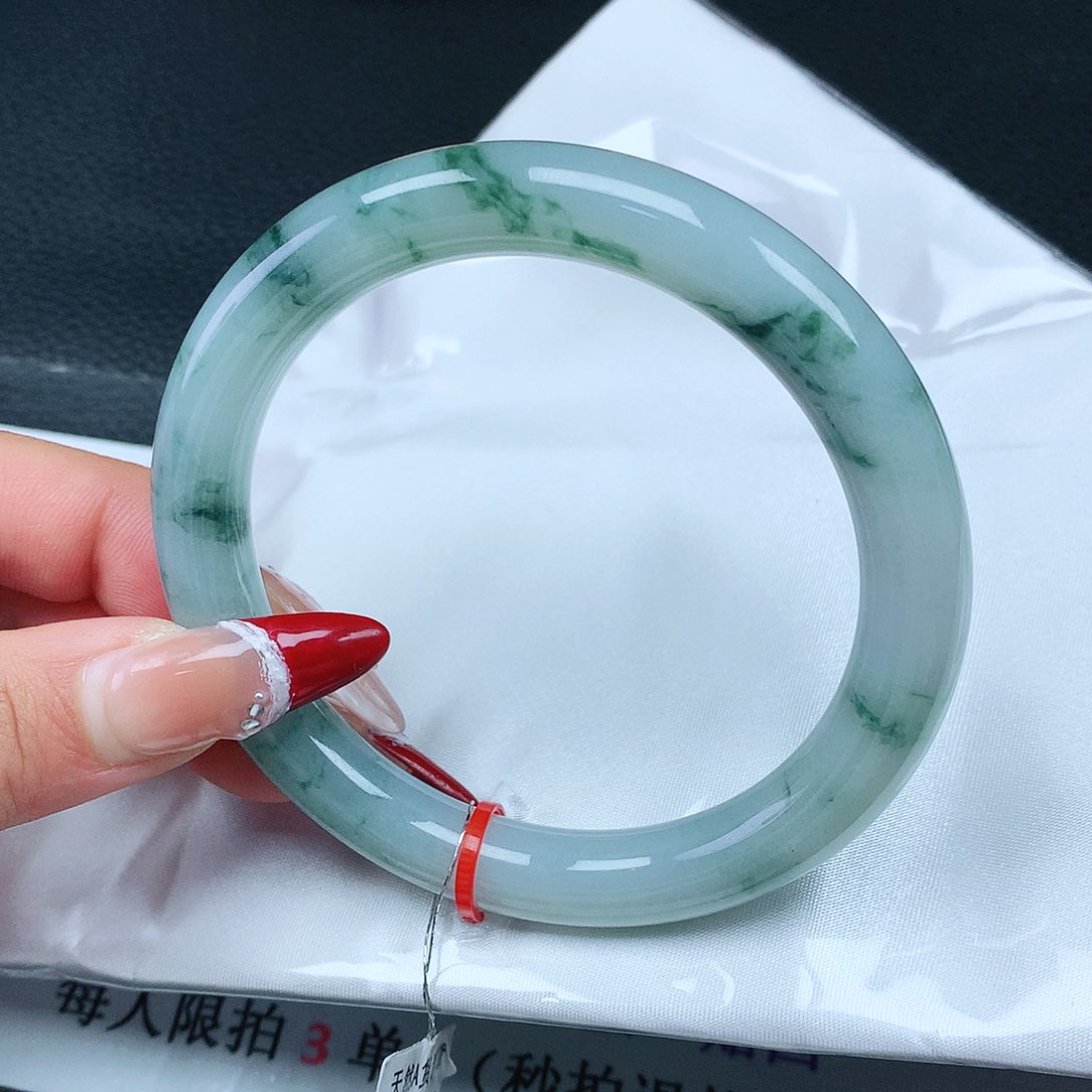 翡翠手镯未镶嵌61圈
