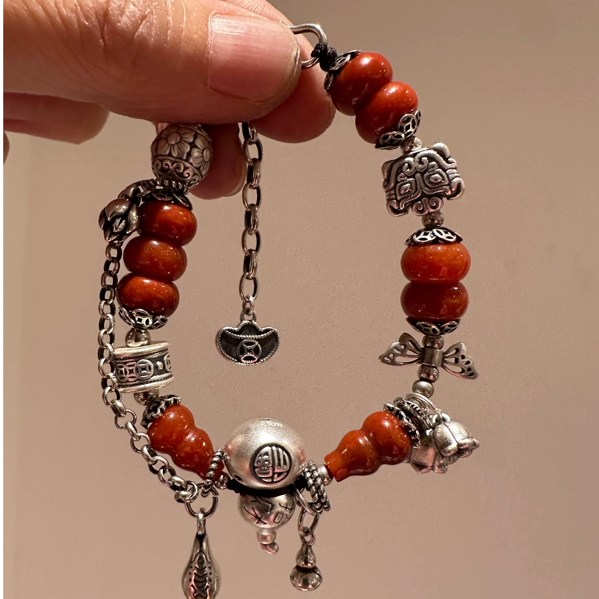 S12011<晶贵坊>红翡翠兽面配件铃兰花蝴蝶翅膀葫芦招财福葫芦手链