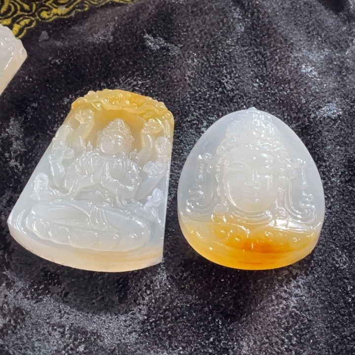 未镶嵌石英质玉（黄龙玉）挂件