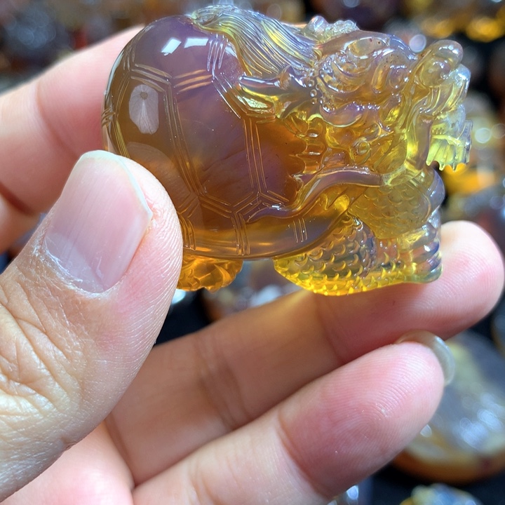 琥珀颈饰未镶嵌龙龟
