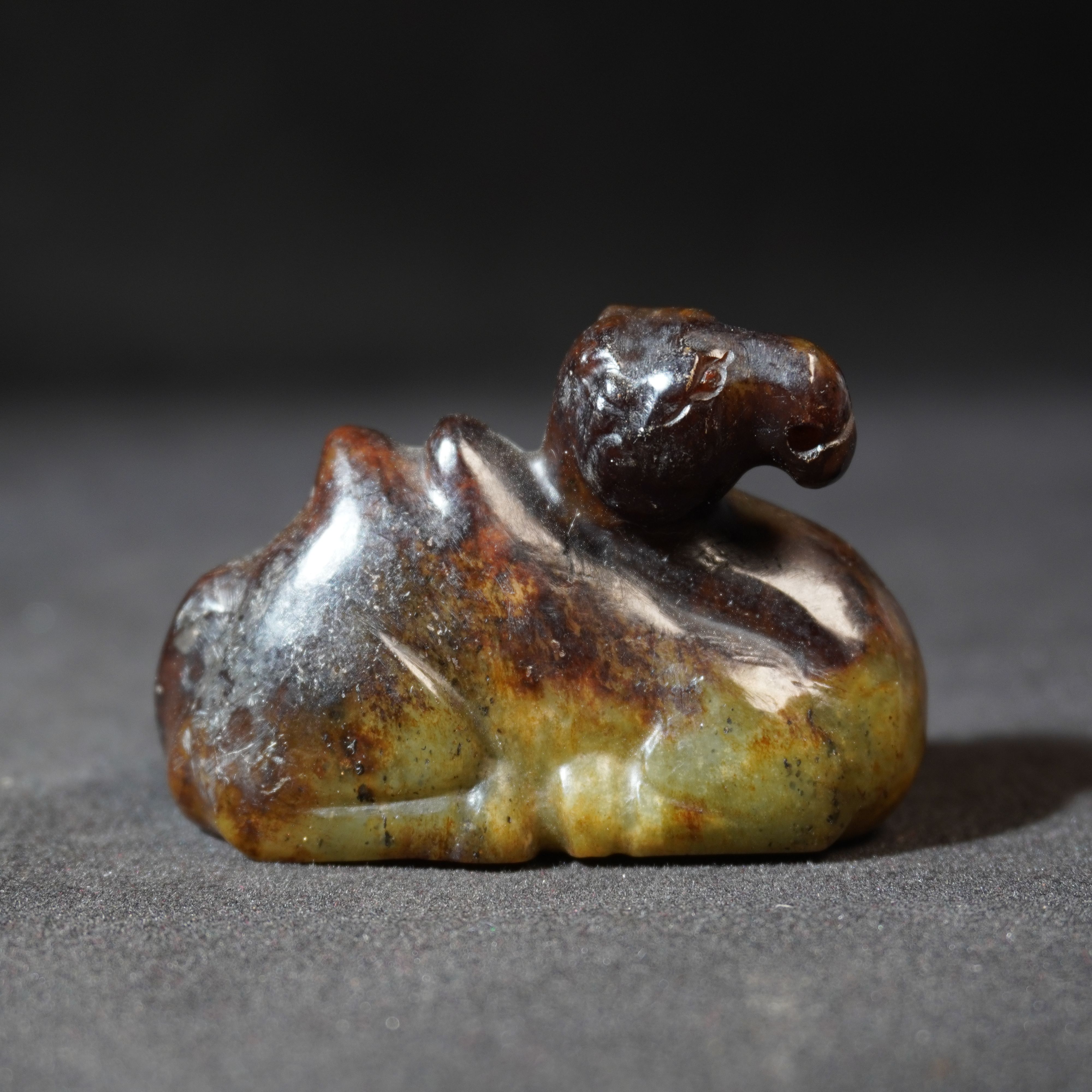 74G17  明 和田玉骆驼挂件