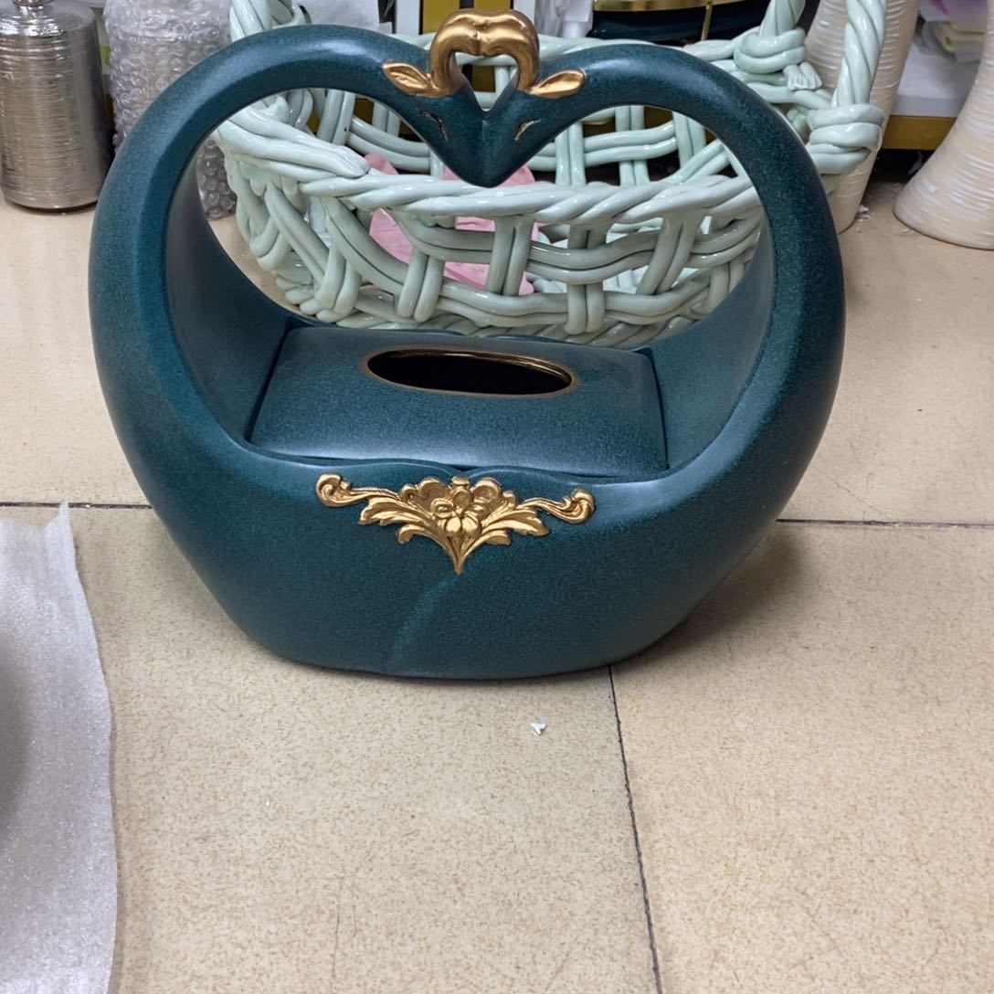 摆件陶瓷材料摆件花瓶