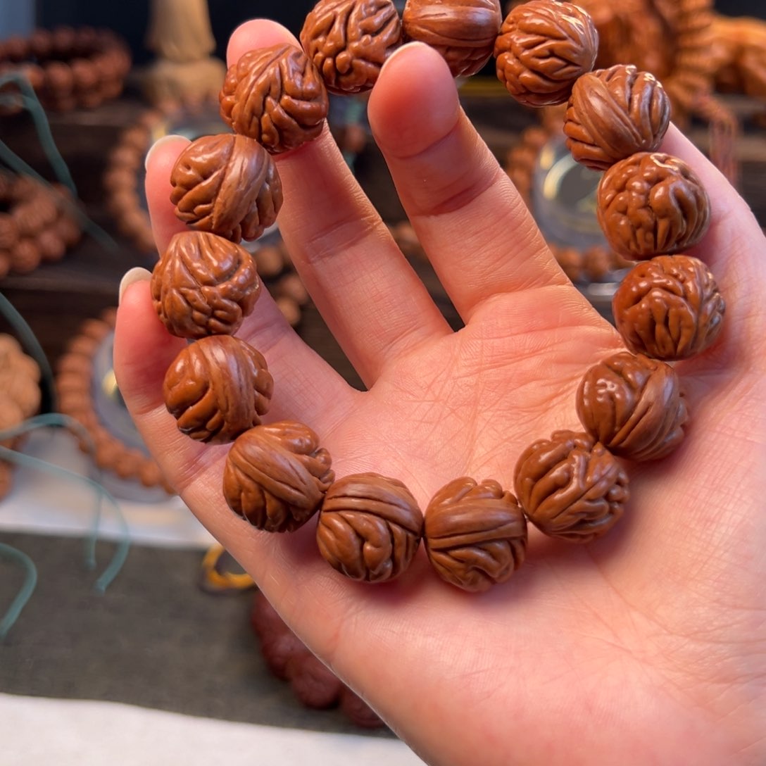 【闪购商品】桃核吊坠18野生豹子头