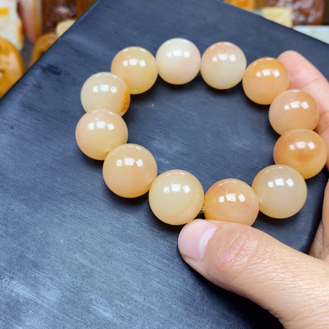 石英质玉（黄龙玉）颈饰未镶嵌