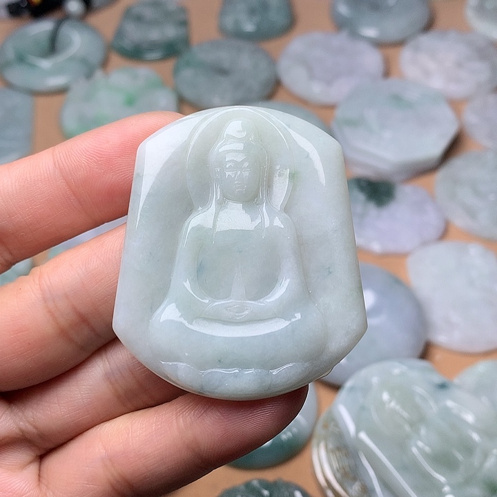 狠***心翡翠未镶嵌颈饰观音