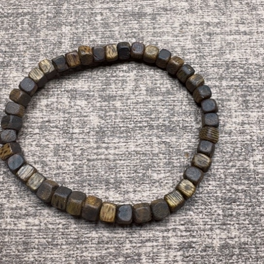 沉香手串绿棋方珠0.5/3.1